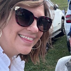 Meet your Posher, Suzanne